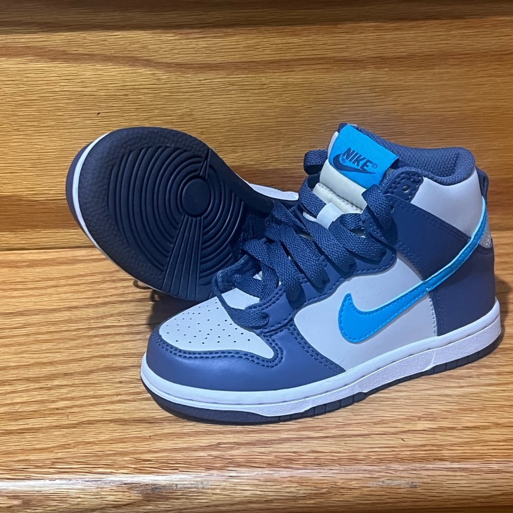 Nike Dunk High GS-Light Bone Diffused Blue Sz 10.5 Perfect for the kicks lover